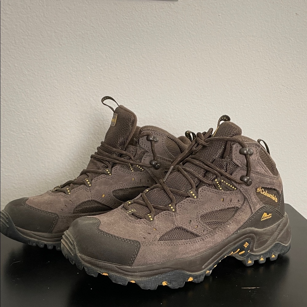 Columbia Men's Dark Brown Hiking Boots - Like New